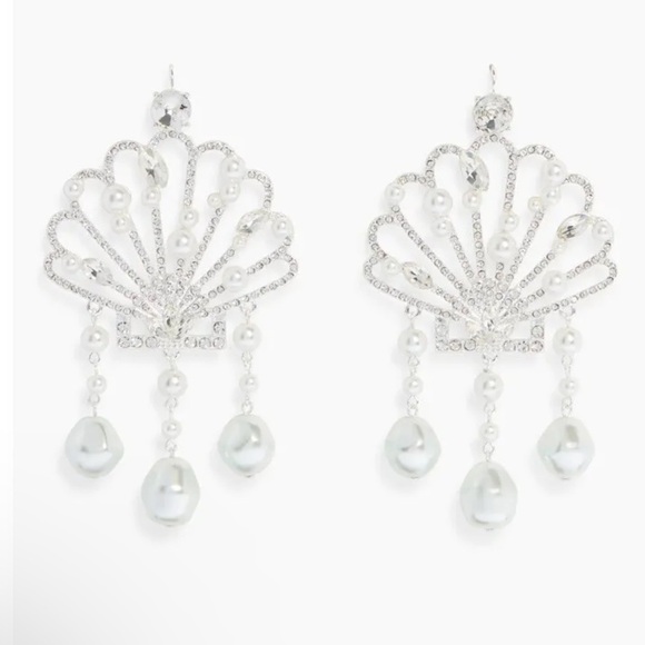 Hill House Jewelry - Hill House Bling Mermaid Princess Seashell Earrings Silver Pearl NWT